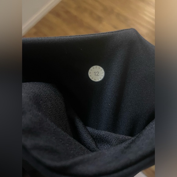 Lululemon Time to Sweat High Rise Crop 22” Black Size 12 - Picture 6 of 8
